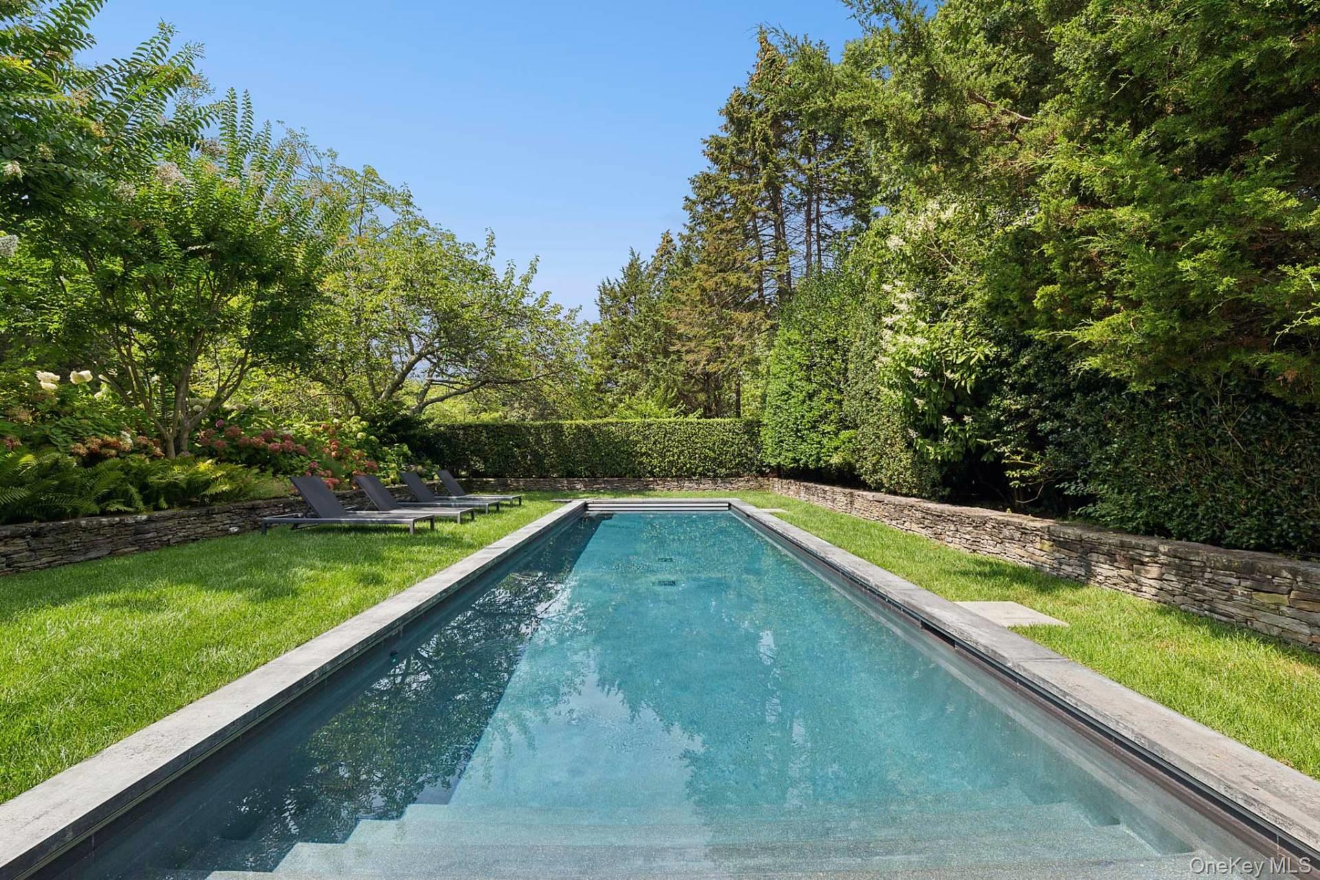 8 Cove Way, Shelter Island, NY 11964