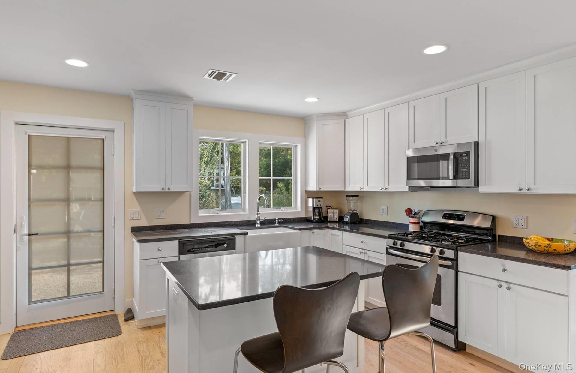 6 Gallatin Lane, East Hampton, NY 11937