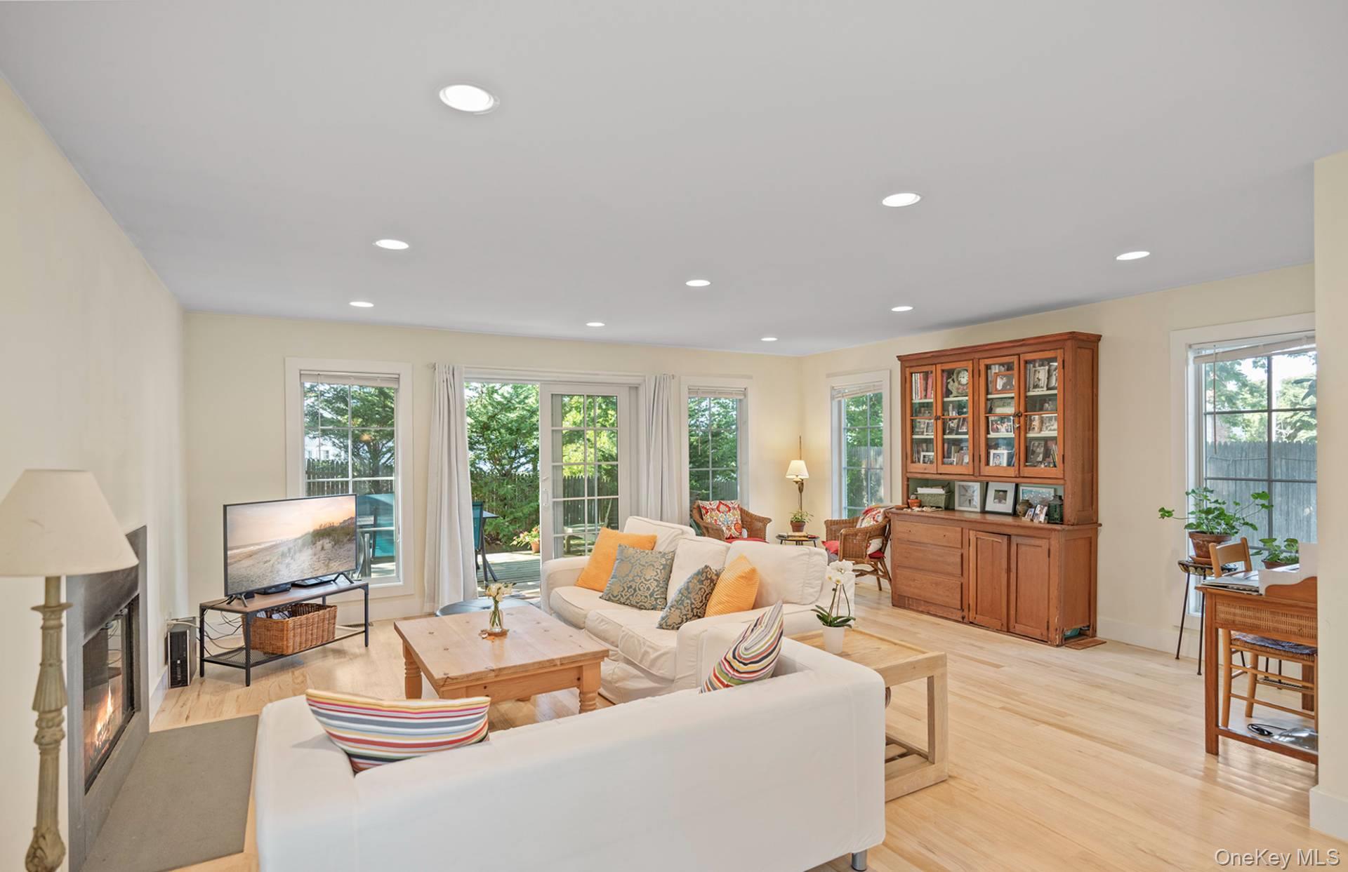 6 Gallatin Lane, East Hampton, NY 11937