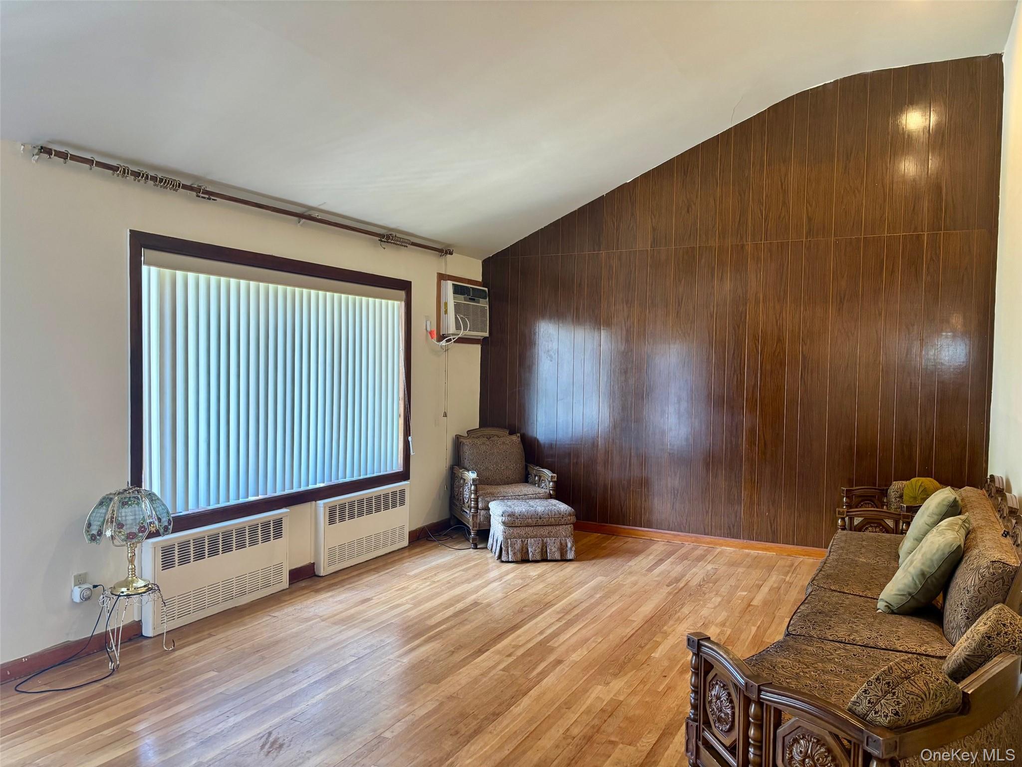 10 13th Avenue, West Babylon, NY 11704