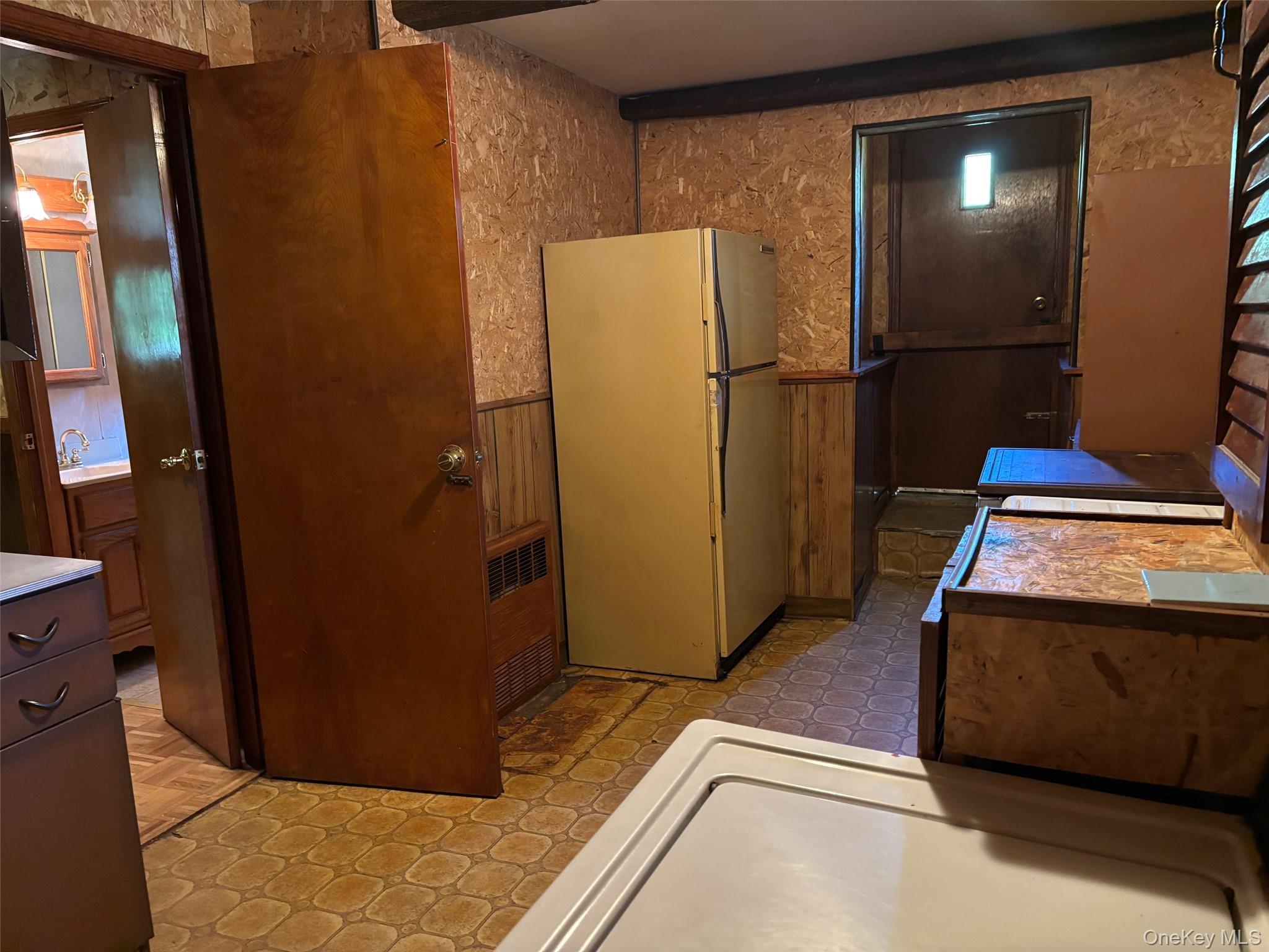 10 13th Avenue, West Babylon, NY 11704