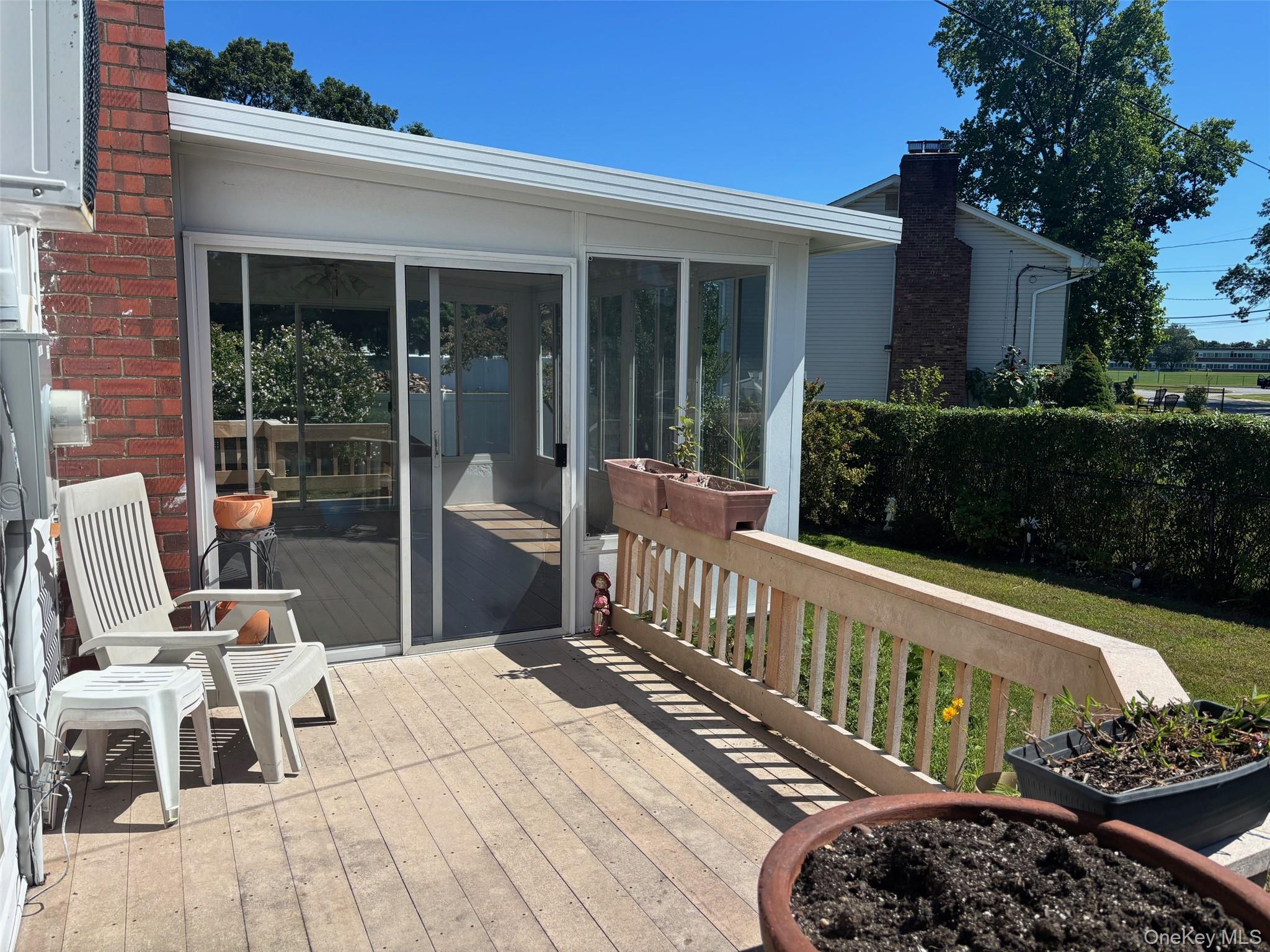 10 13th Avenue, West Babylon, NY 11704