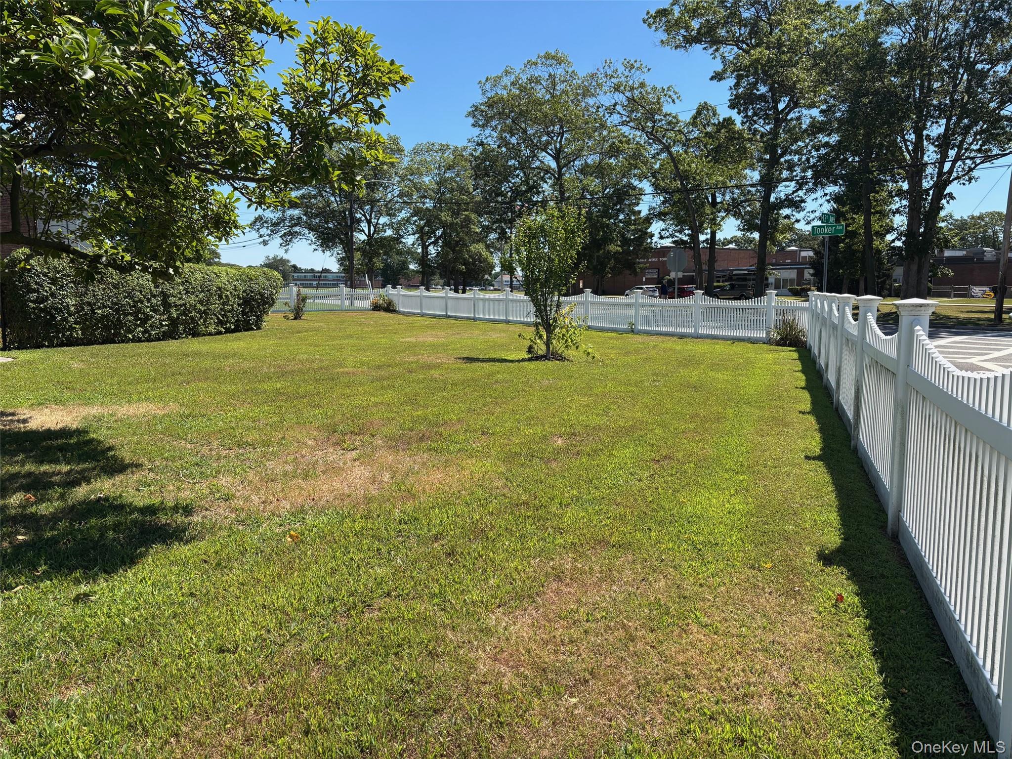 10 13th Avenue, West Babylon, NY 11704