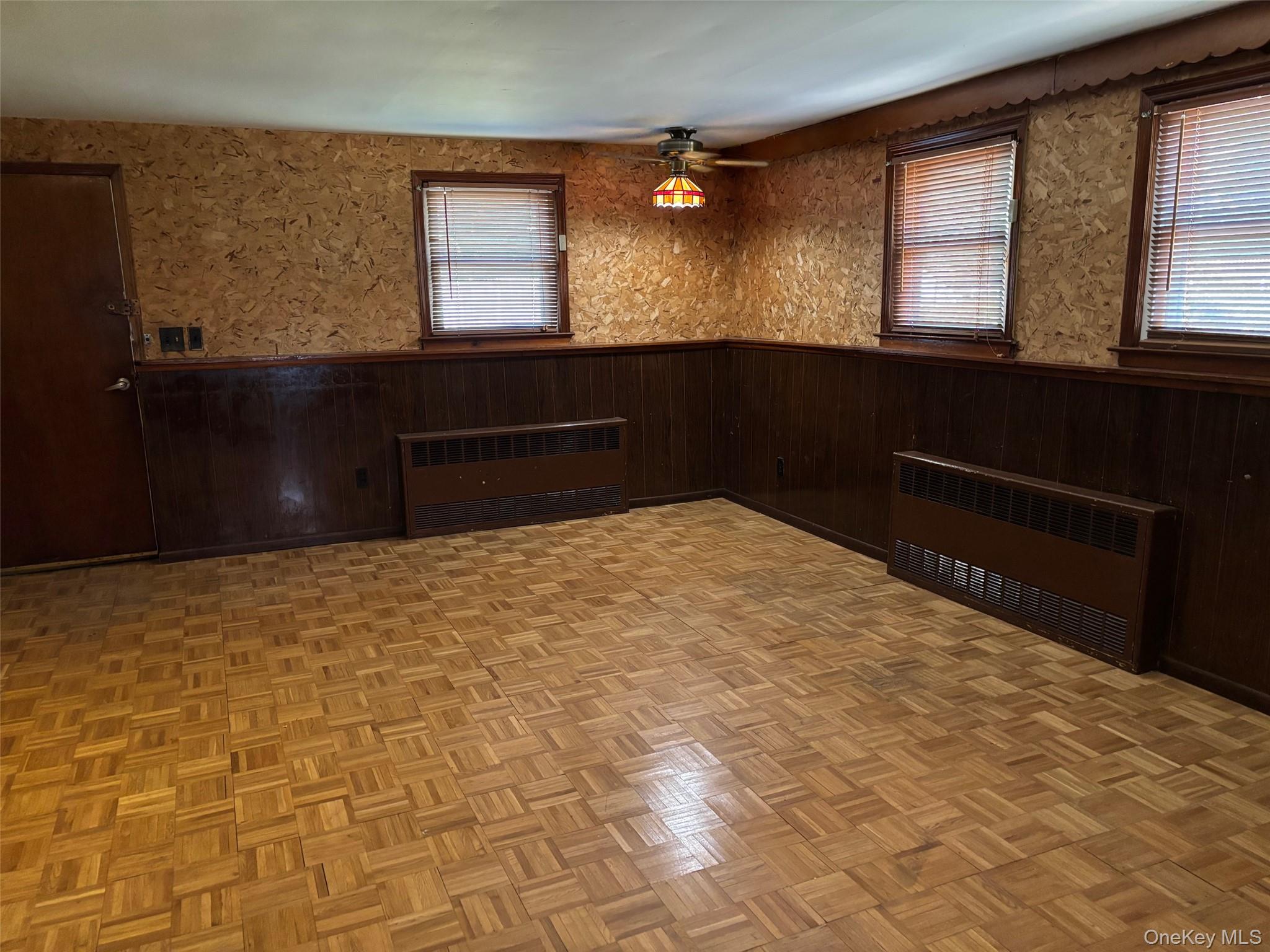 10 13th Avenue, West Babylon, NY 11704