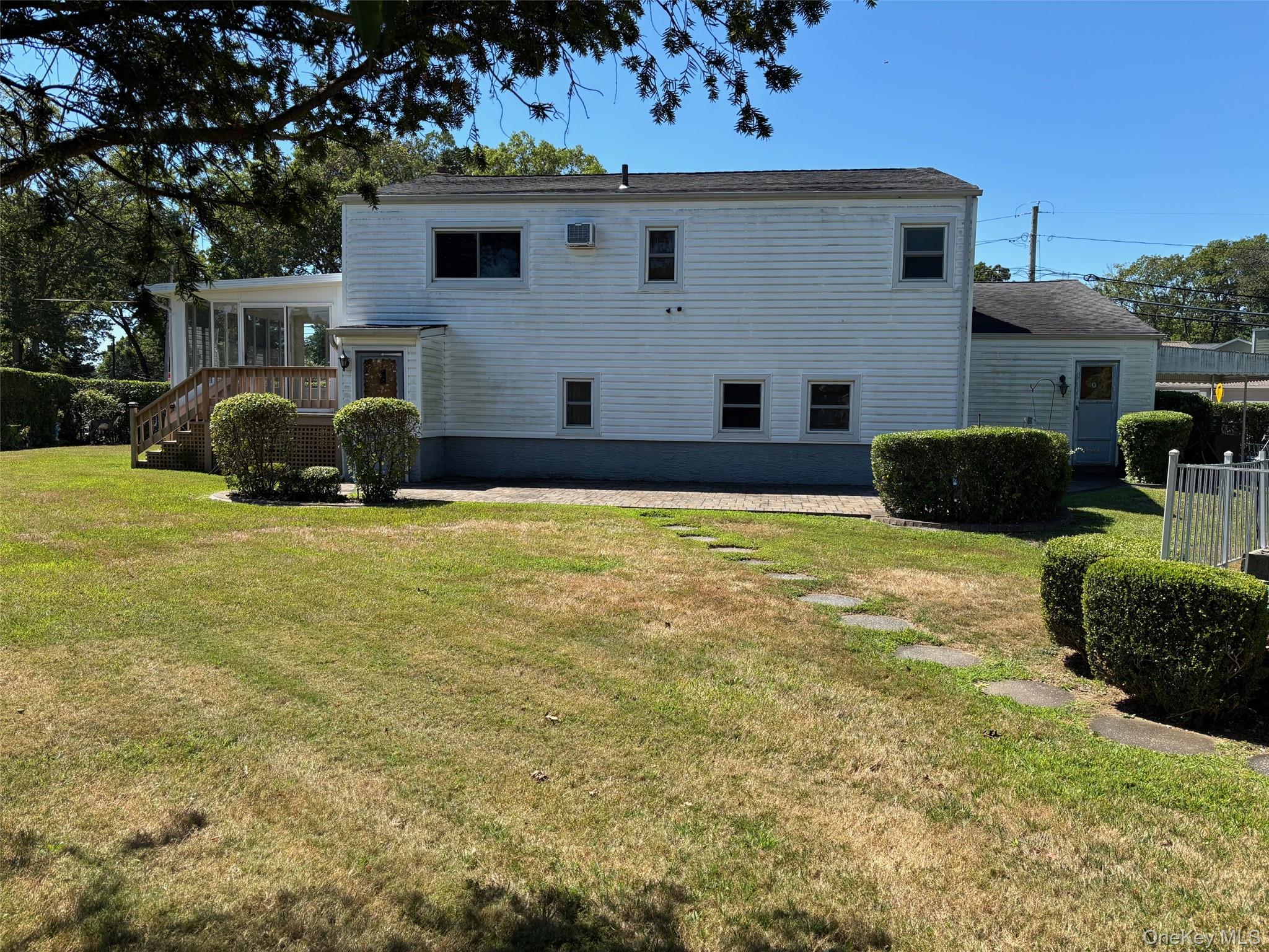 10 13th Avenue, West Babylon, NY 11704