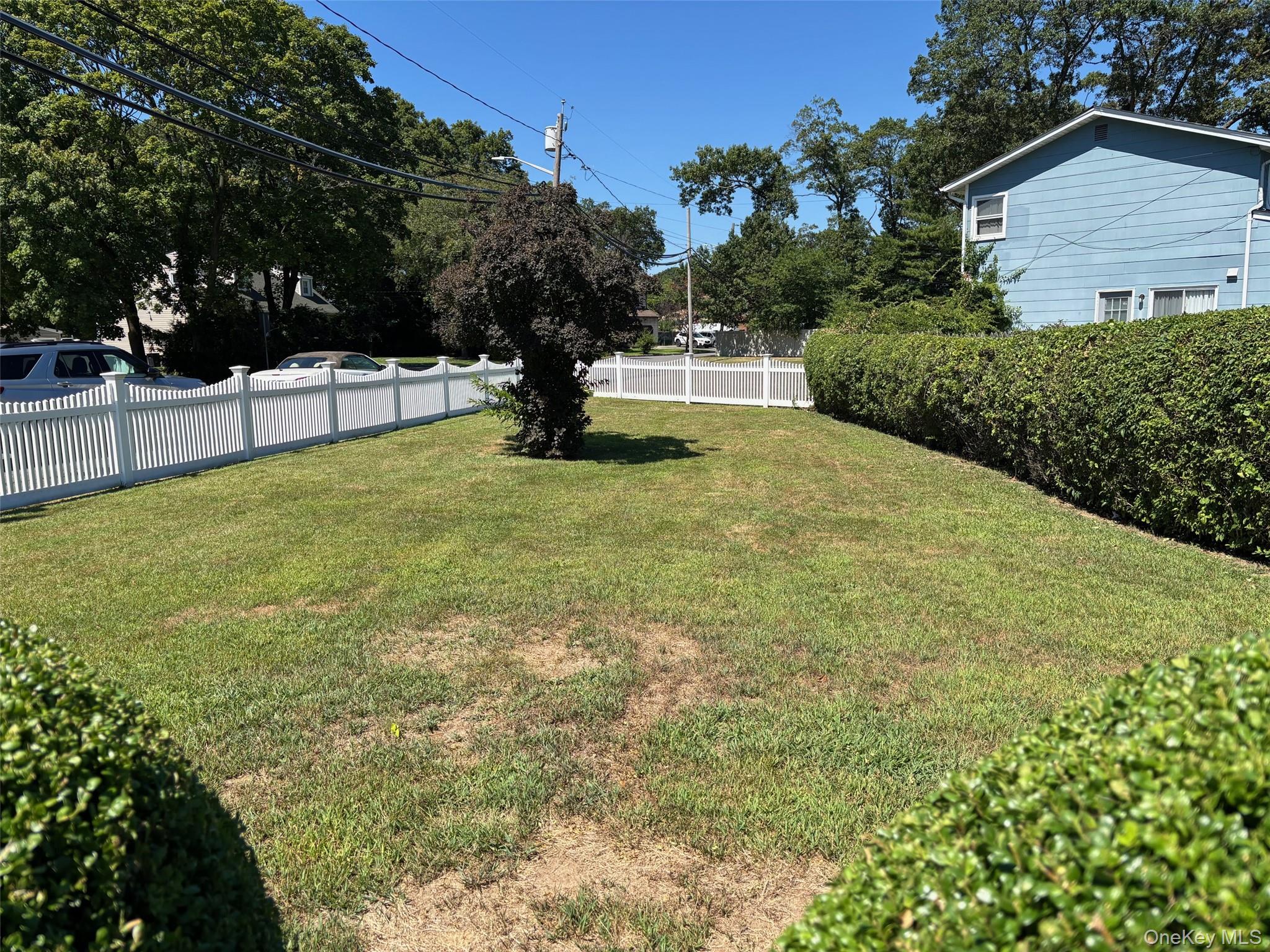 10 13th Avenue, West Babylon, NY 11704