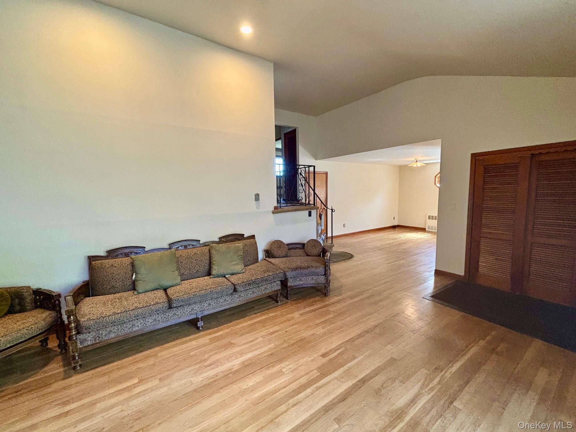 10 13th Avenue, West Babylon, NY 11704