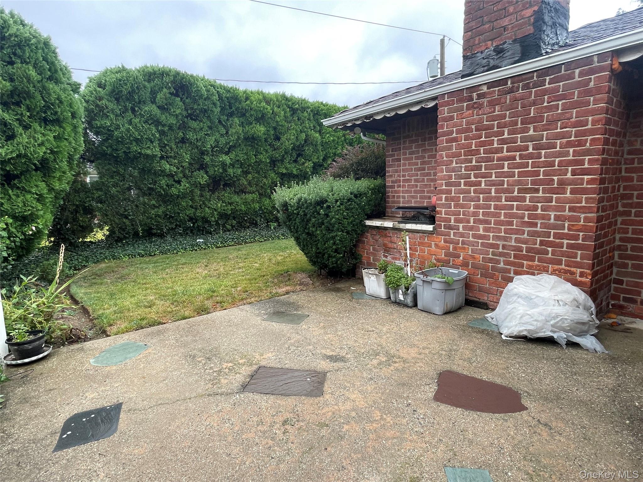 806 Center Drive, North Baldwin, NY 11510