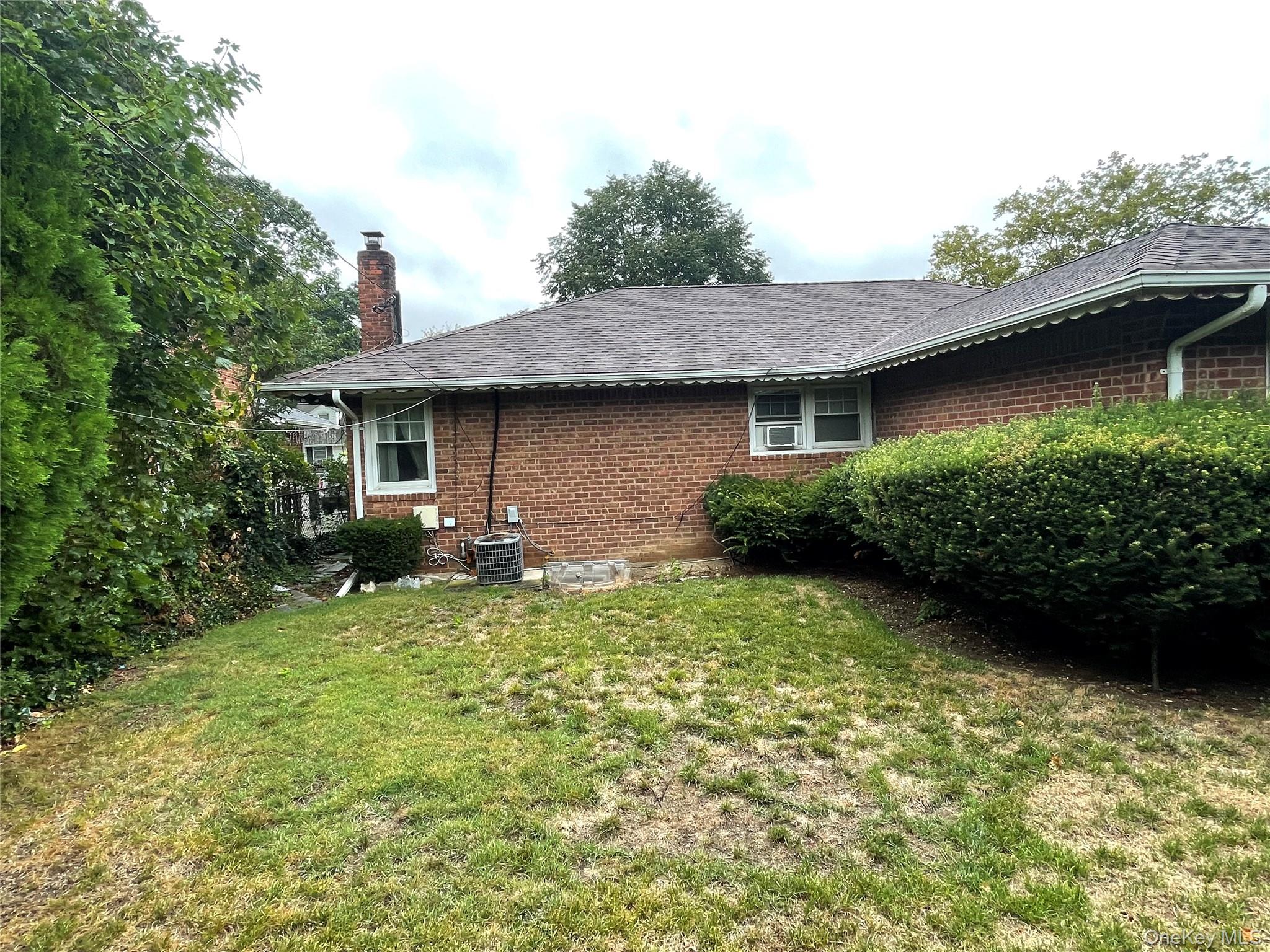 806 Center Drive, North Baldwin, NY 11510