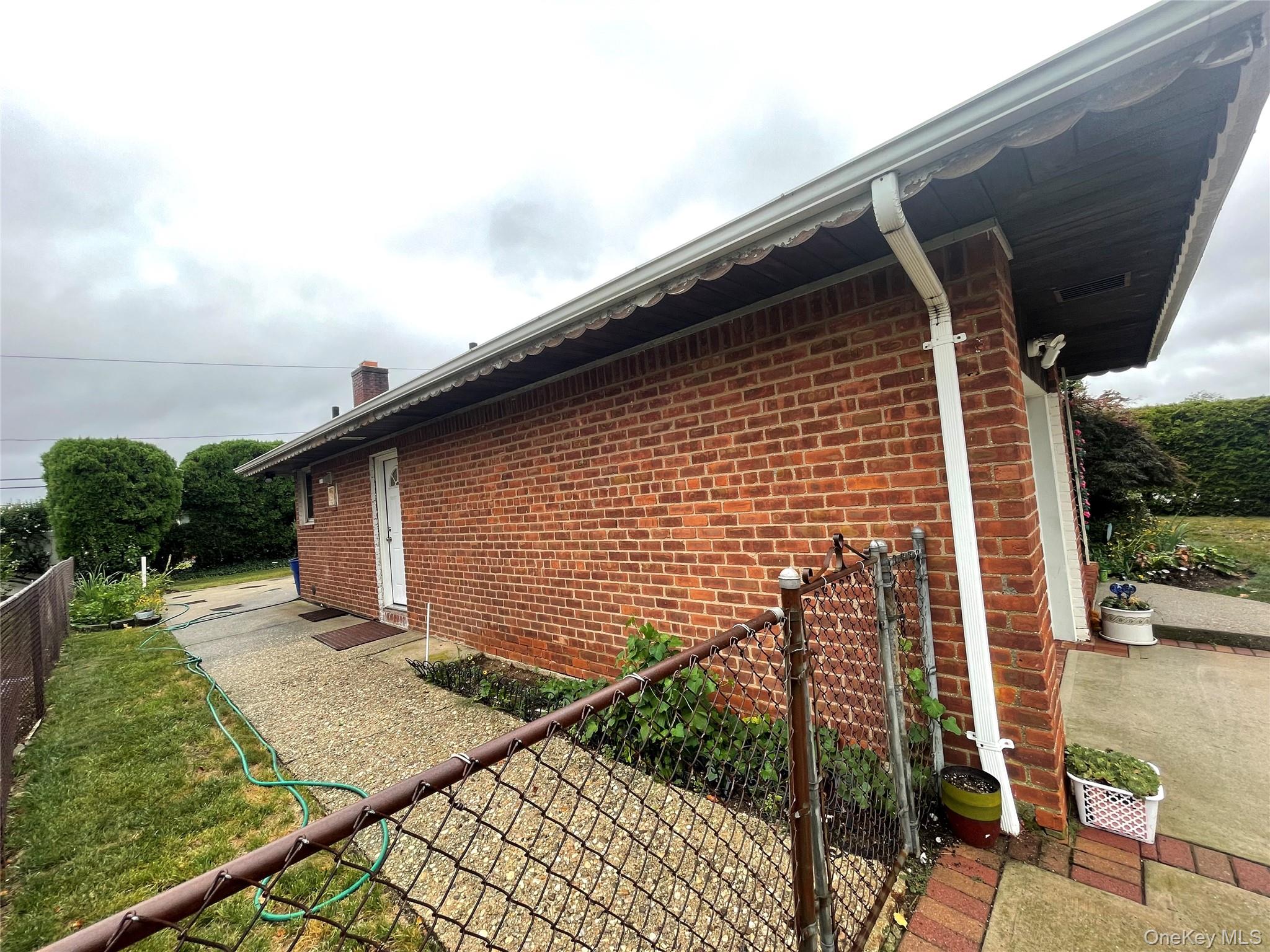 806 Center Drive, North Baldwin, NY 11510