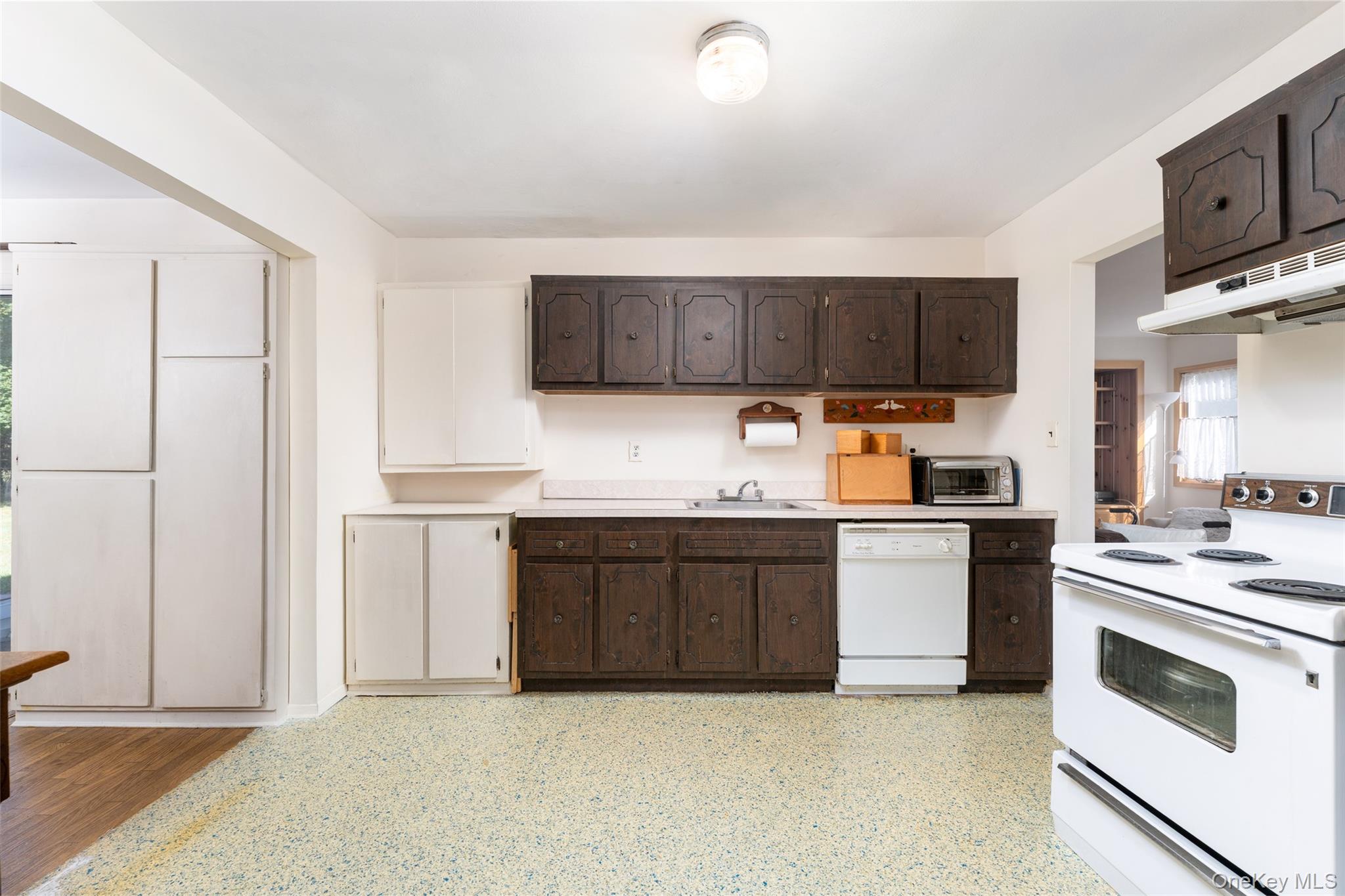 181 Hot Water Street, Manorville, NY 11949