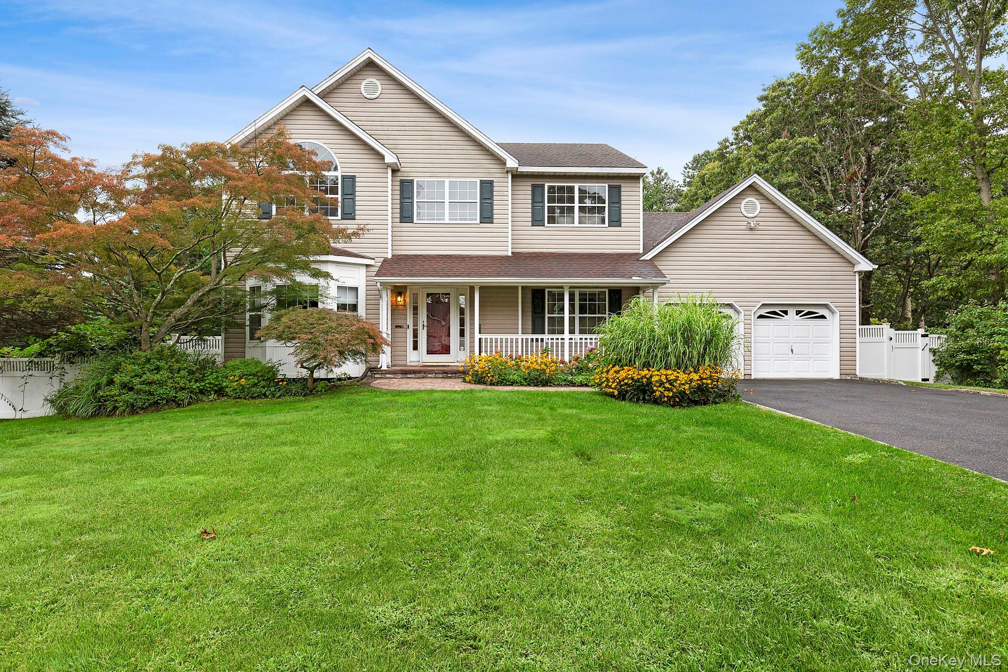 22 Embassy Road, Selden, NY 11784