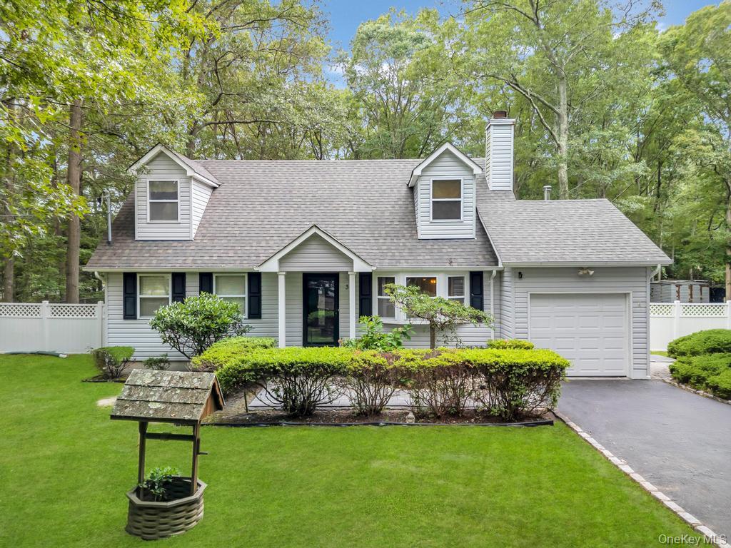 38 Pond Lane, Ridge, NY 11961