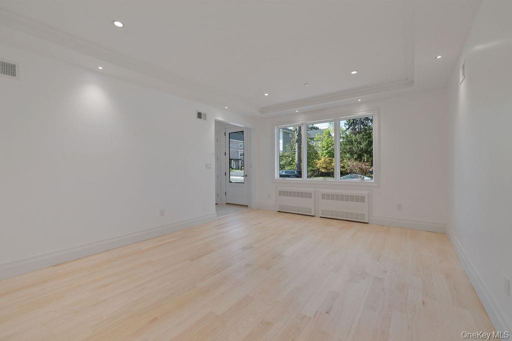 27 Ellish Parkway # 112, Spring Valley, NY 10977