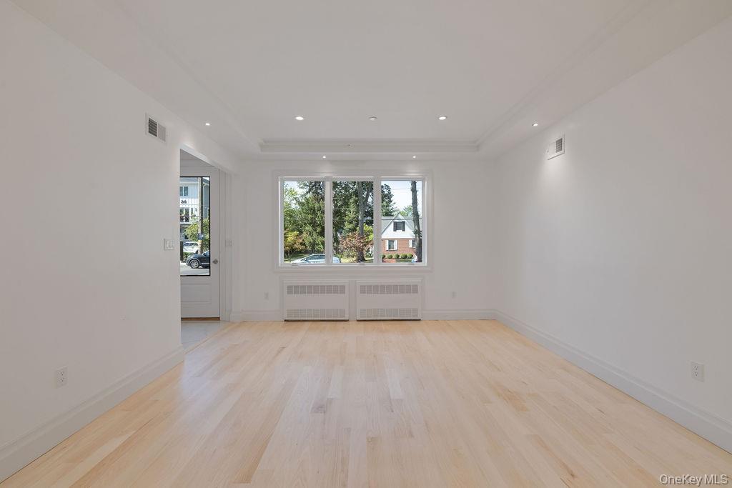 27 Ellish Parkway # 112, Spring Valley, NY 10977