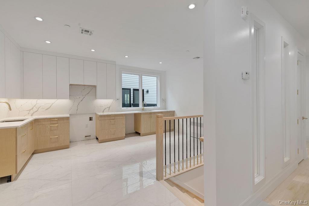 27 Ellish Parkway # 112, Spring Valley, NY 10977