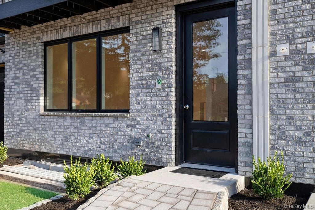 27 Ellish Parkway # 112, Spring Valley, NY 10977