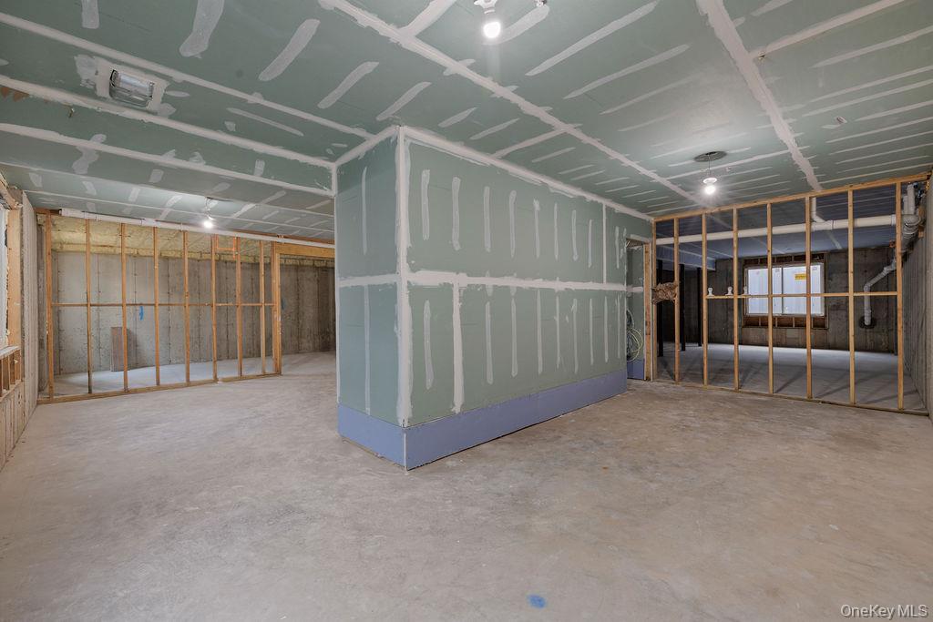 27 Ellish Parkway # 112, Spring Valley, NY 10977