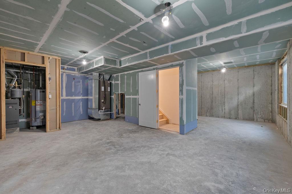 27 Ellish Parkway # 112, Spring Valley, NY 10977