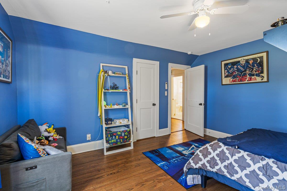 411 Demott Avenue, Rockville Centre, NY 11570