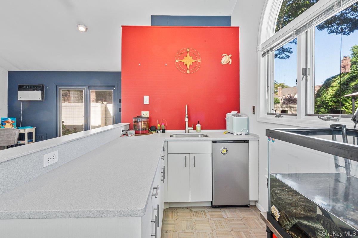 411 Demott Avenue, Rockville Centre, NY 11570