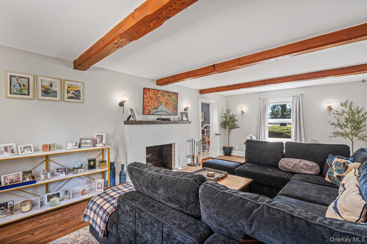 411 Demott Avenue, Rockville Centre, NY 11570