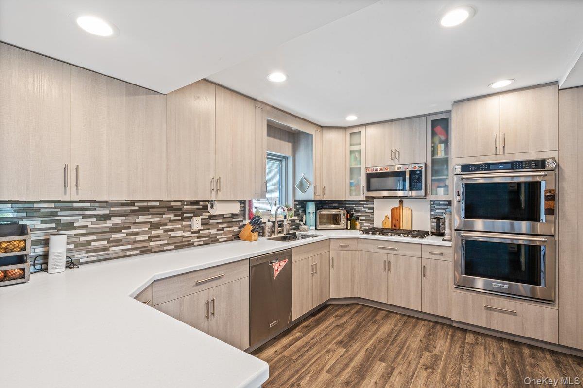 411 Demott Avenue, Rockville Centre, NY 11570