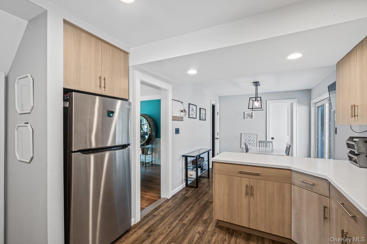 411 Demott Avenue, Rockville Centre, NY 11570