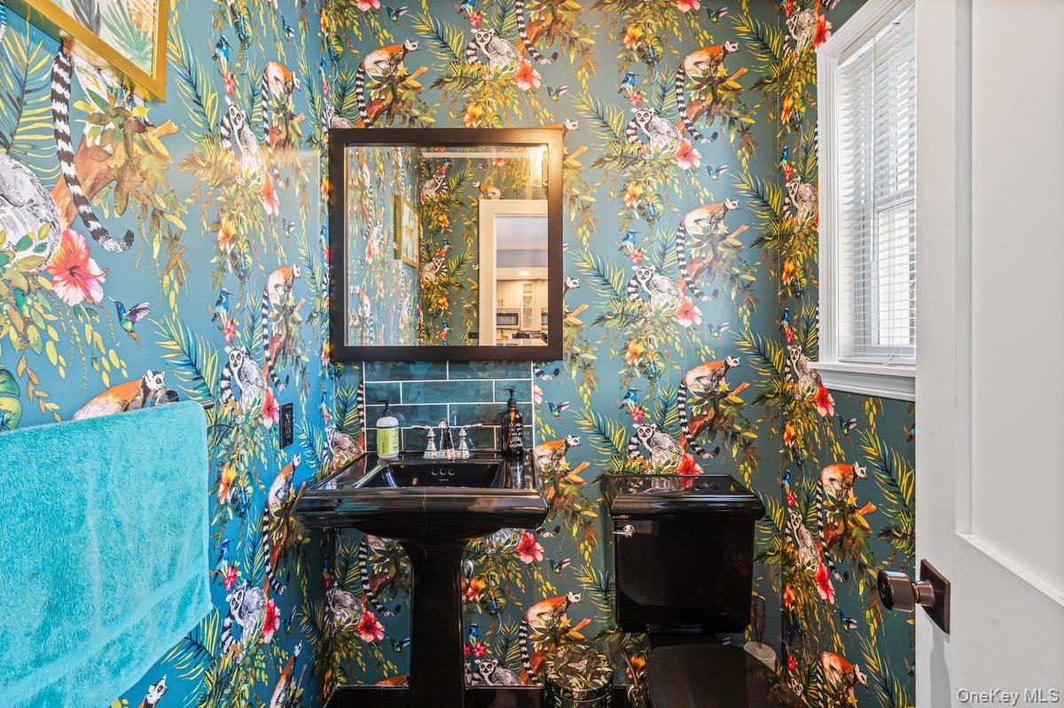 411 Demott Avenue, Rockville Centre, NY 11570