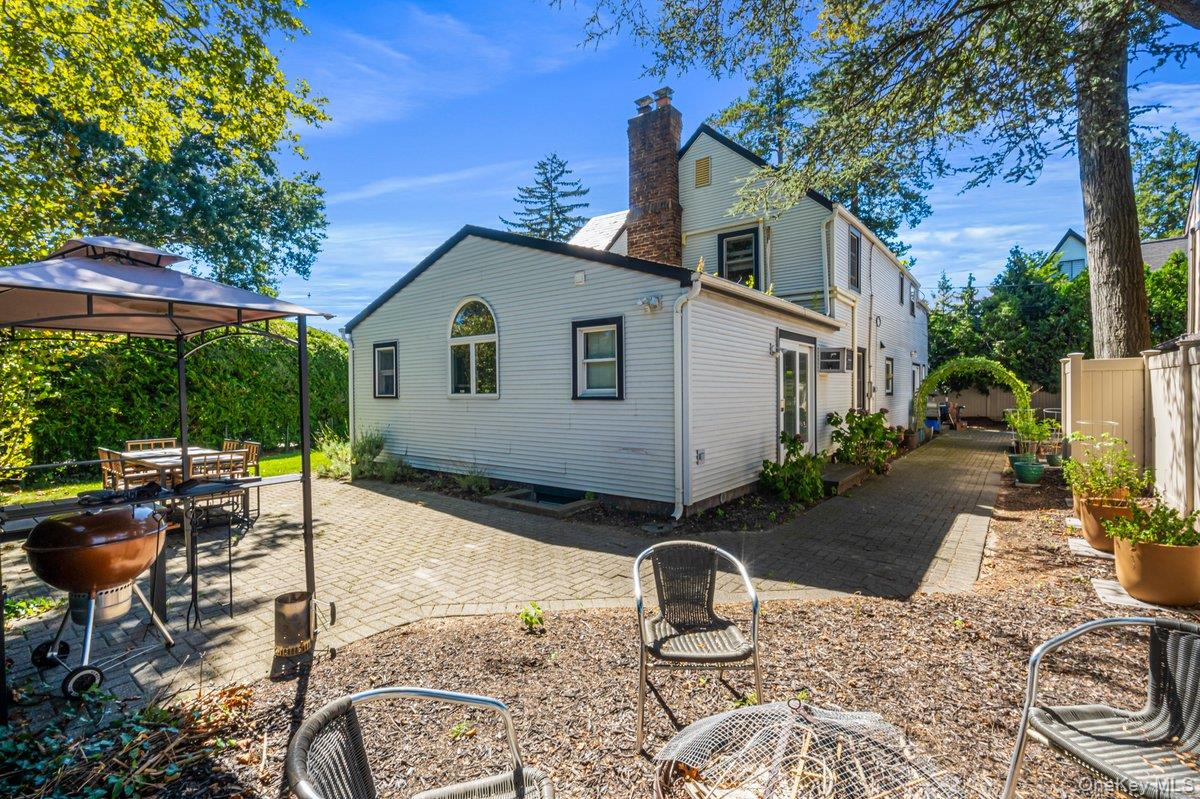 411 Demott Avenue, Rockville Centre, NY 11570