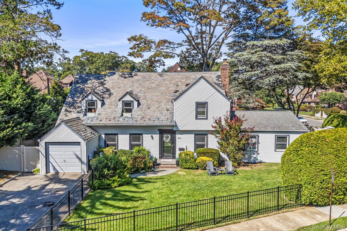 411 Demott Avenue, Rockville Centre, NY 11570