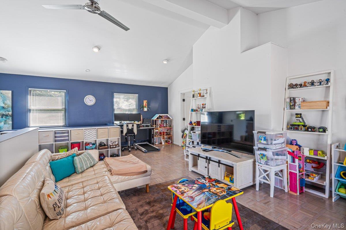 411 Demott Avenue, Rockville Centre, NY 11570