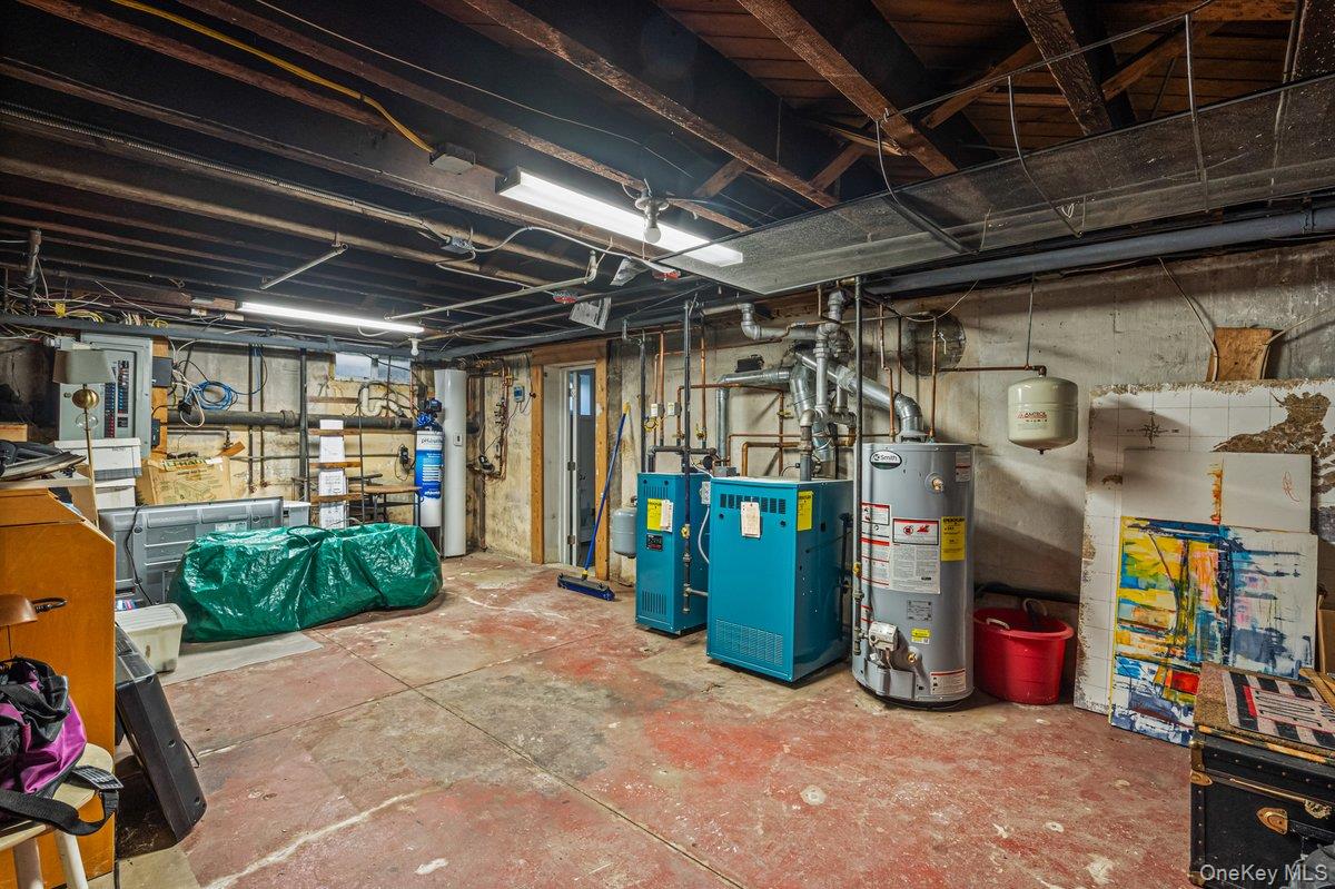 411 Demott Avenue, Rockville Centre, NY 11570