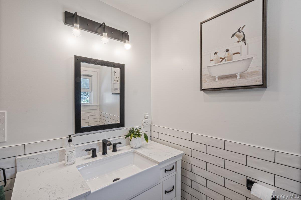 411 Demott Avenue, Rockville Centre, NY 11570