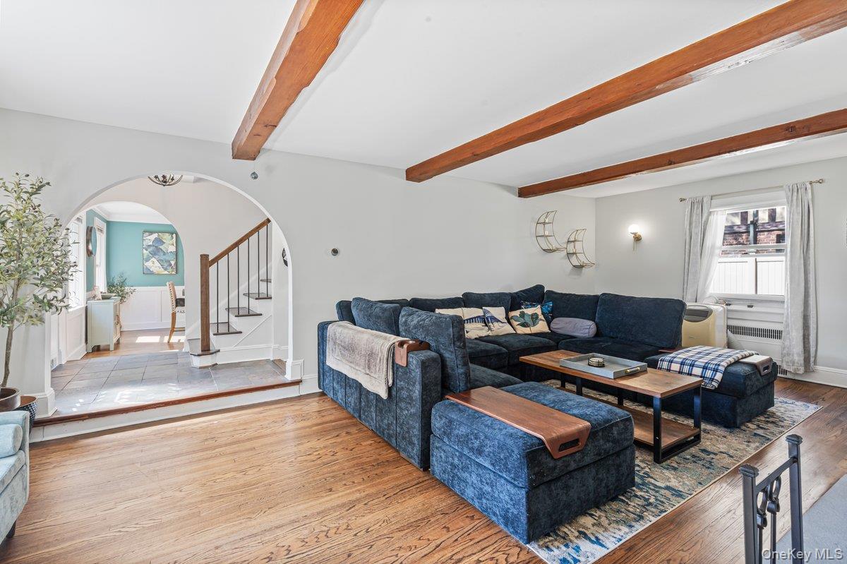 411 Demott Avenue, Rockville Centre, NY 11570