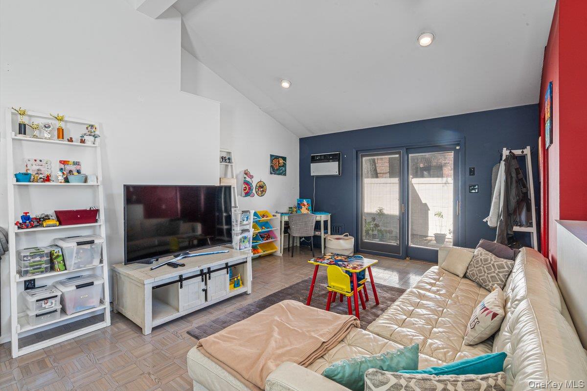 411 Demott Avenue, Rockville Centre, NY 11570