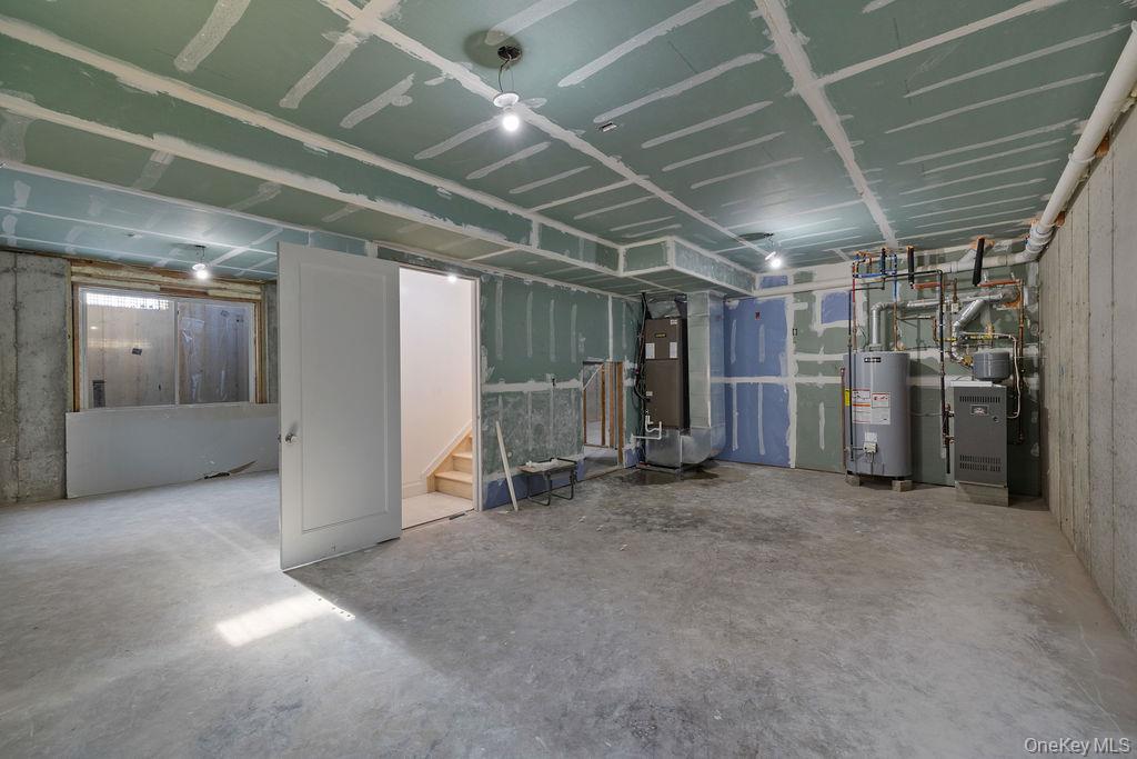 27 Ellish Parkway # 103, Spring Valley, NY 10977