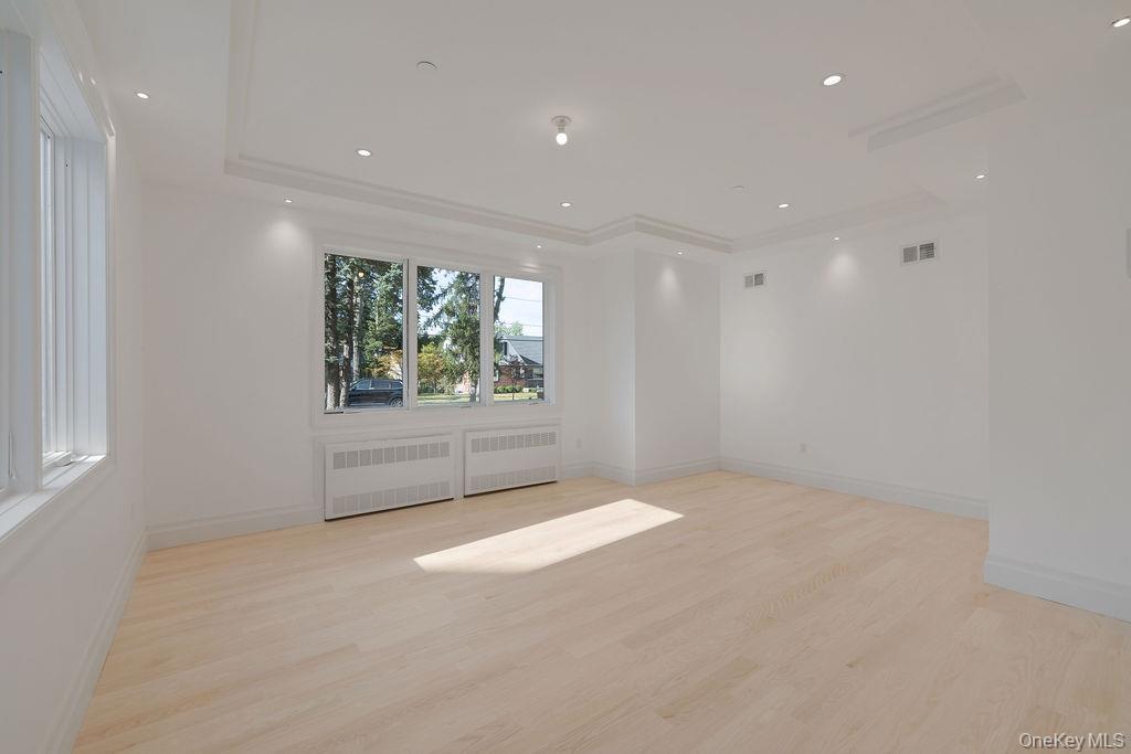 27 Ellish Parkway # 103, Spring Valley, NY 10977