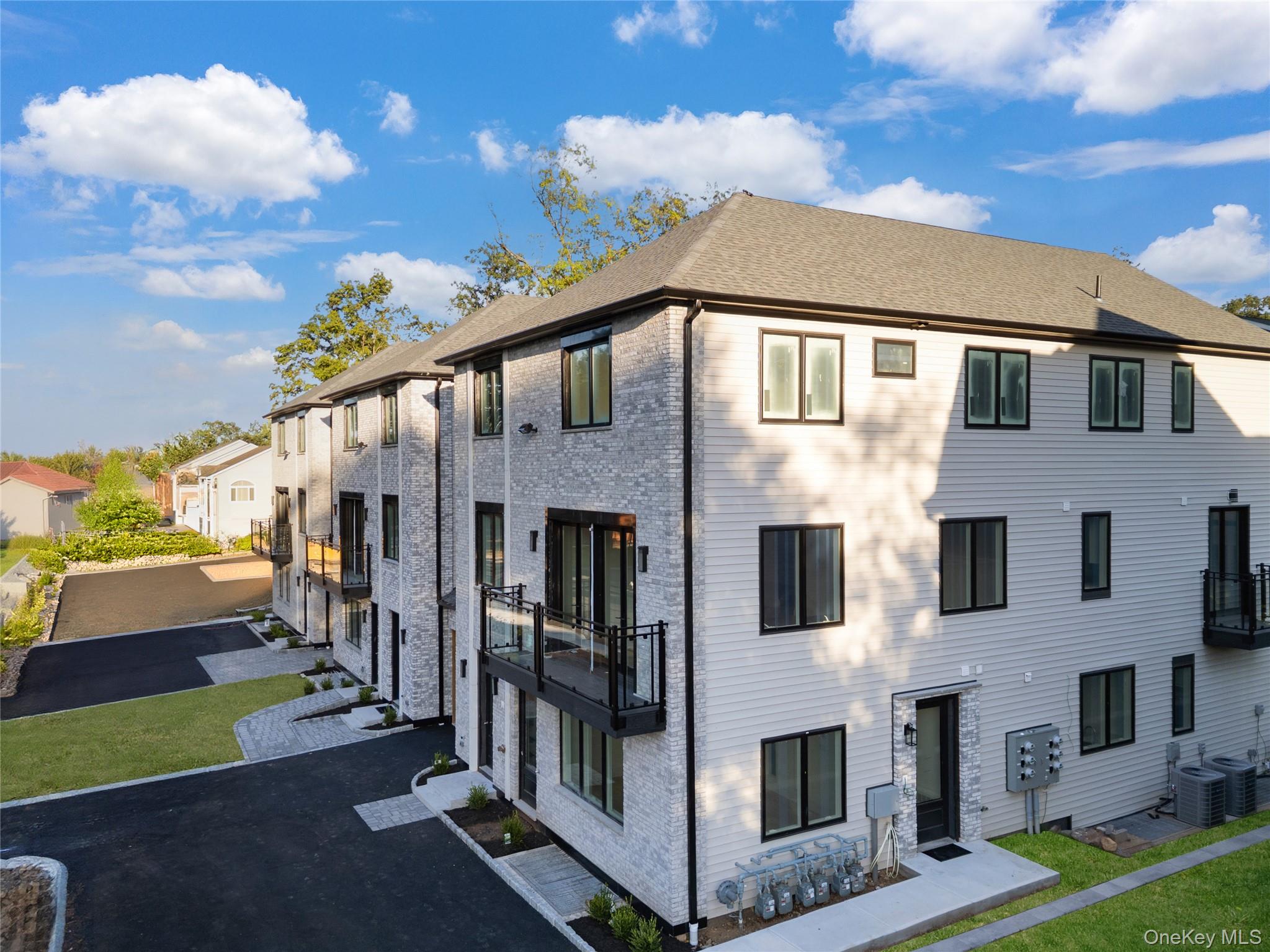 27 Ellish Parkway # 103, Spring Valley, NY 10977