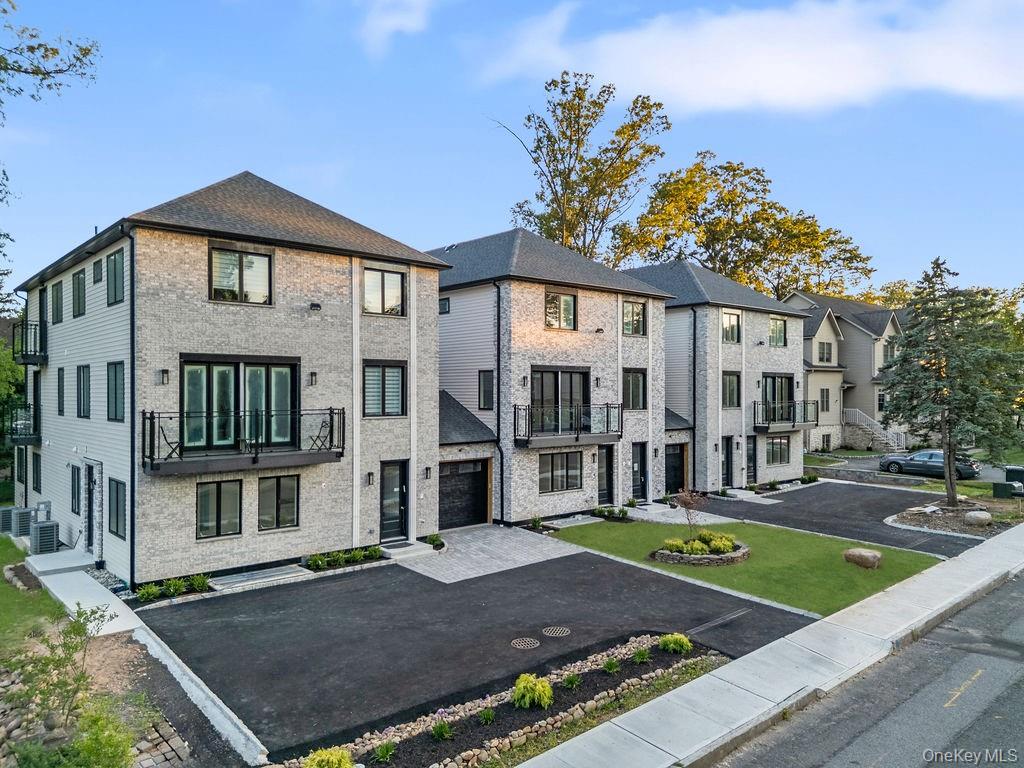 27 Ellish Parkway # 103, Spring Valley, NY 10977