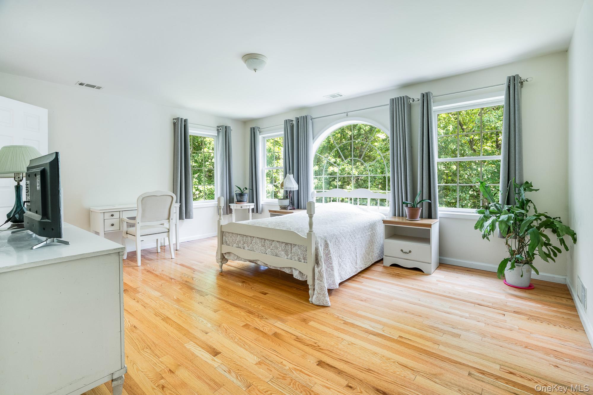 127 Shagbark Lane, Hopewell Junction, NY 12533