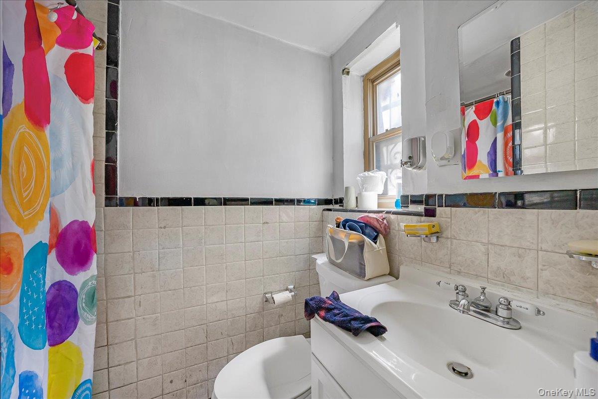 4634 Carpenter Avenue, Bronx, NY 10470