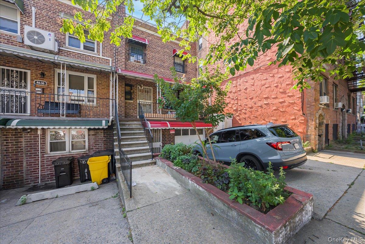 4634 Carpenter Avenue, Bronx, NY 10470