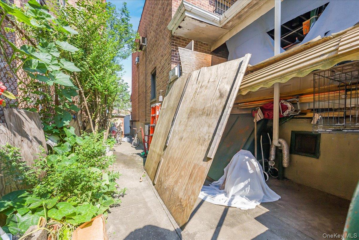 4634 Carpenter Avenue, Bronx, NY 10470