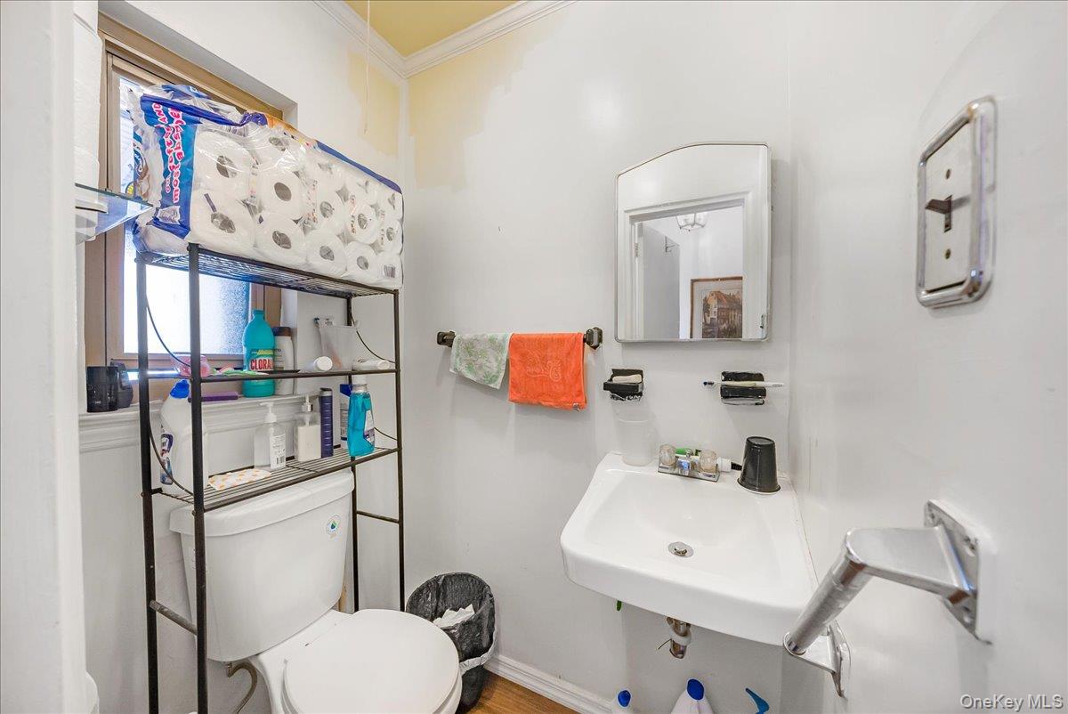 4634 Carpenter Avenue, Bronx, NY 10470