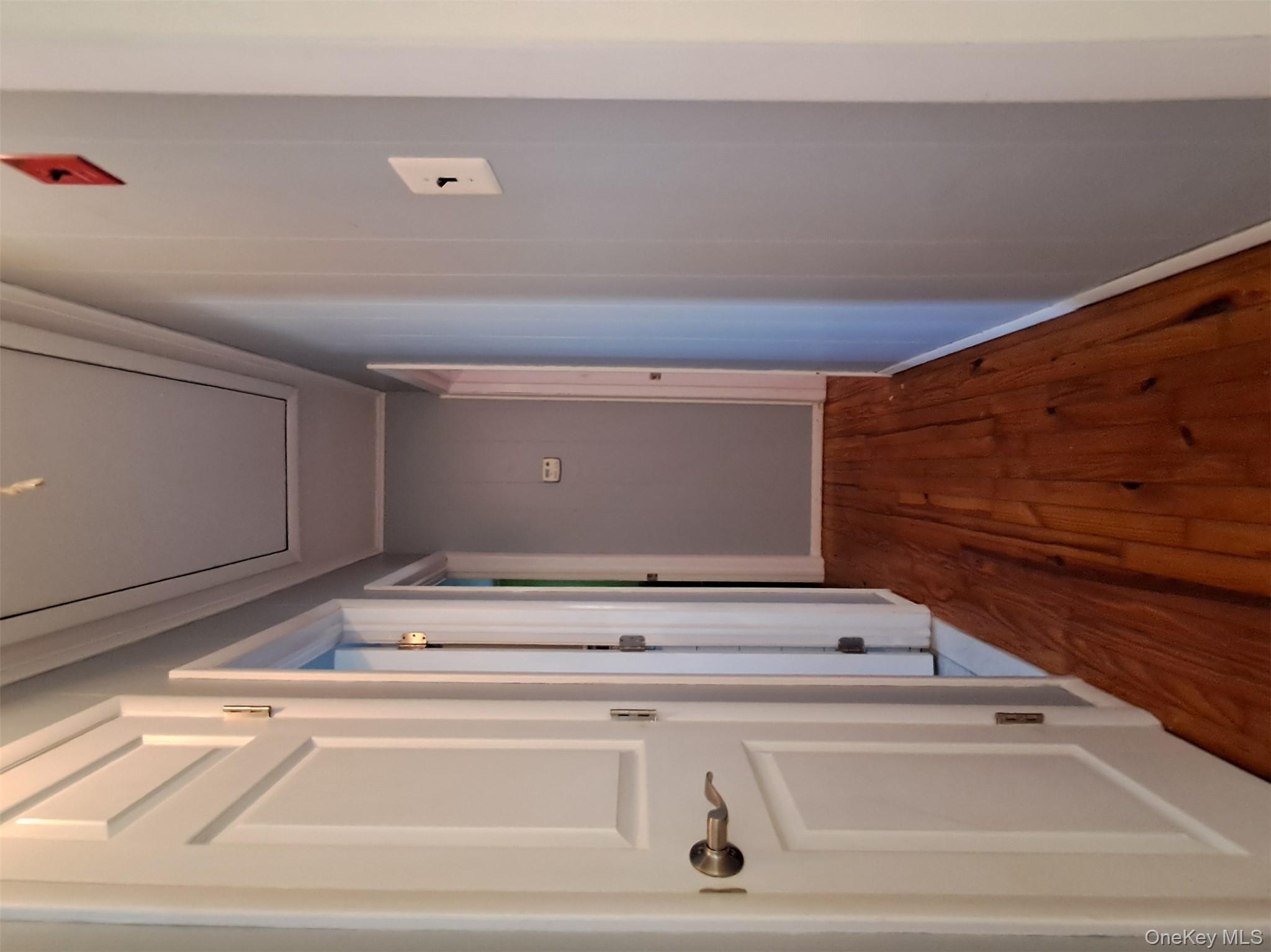 78 E Seacrest Avenue, Lindenhurst, NY 11757