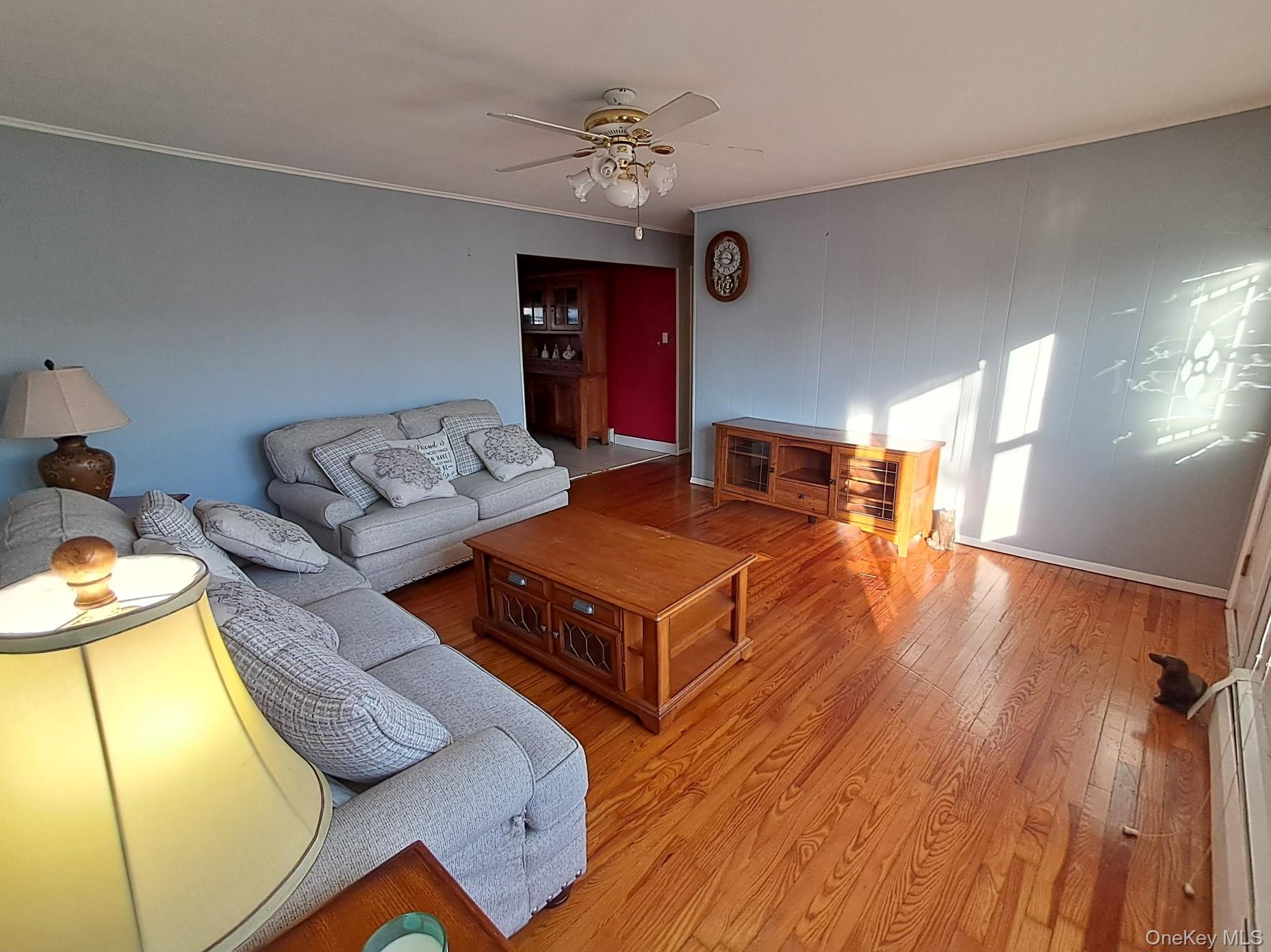 78 E Seacrest Avenue, Lindenhurst, NY 11757