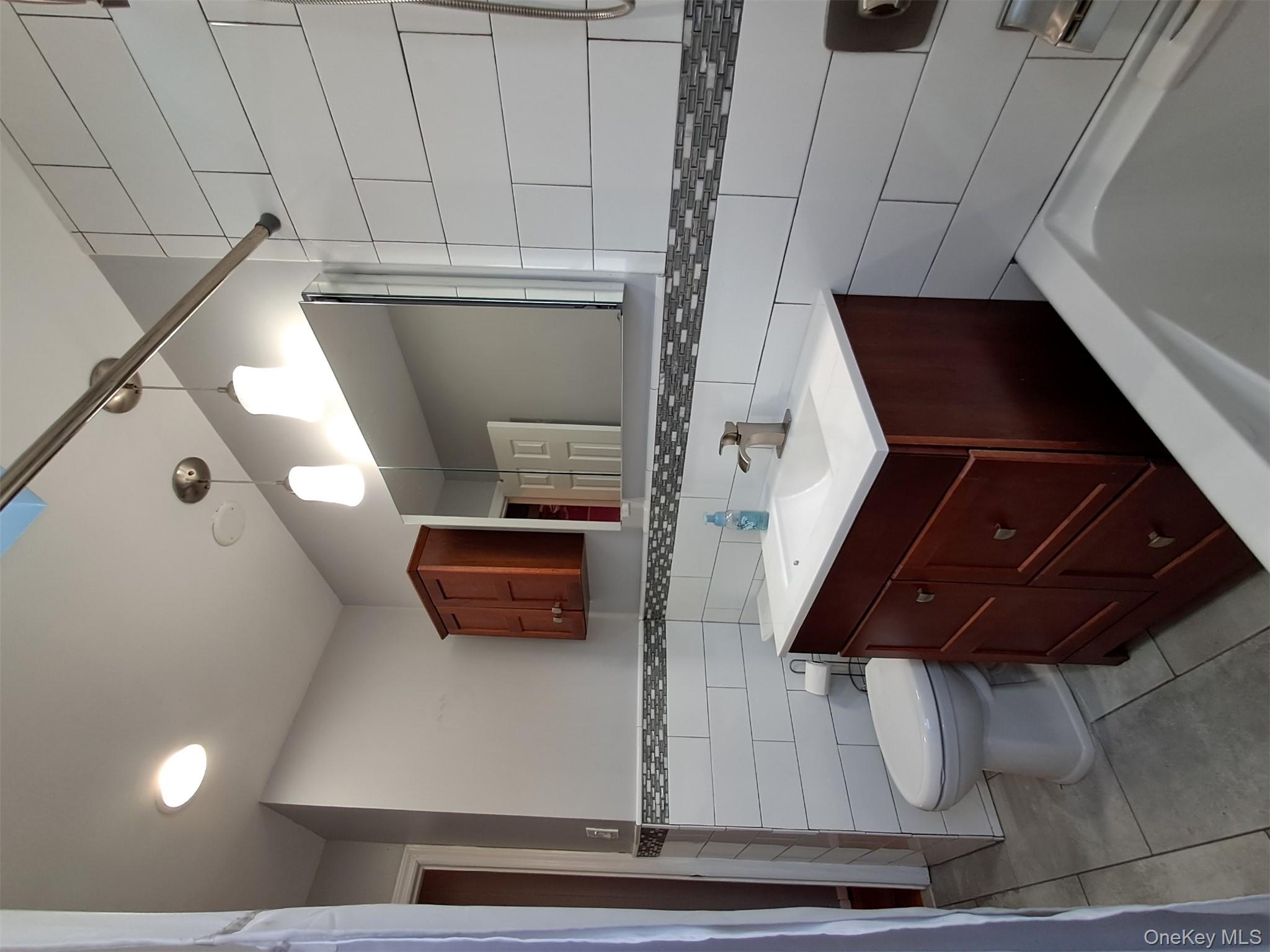 78 E Seacrest Avenue, Lindenhurst, NY 11757