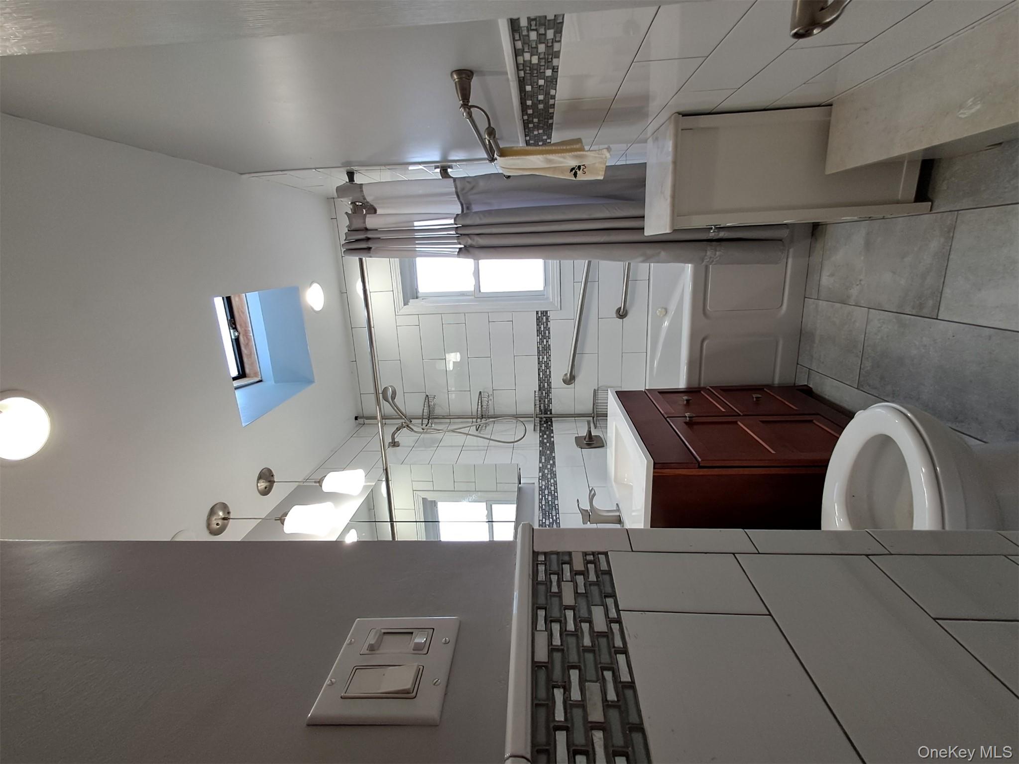 78 E Seacrest Avenue, Lindenhurst, NY 11757