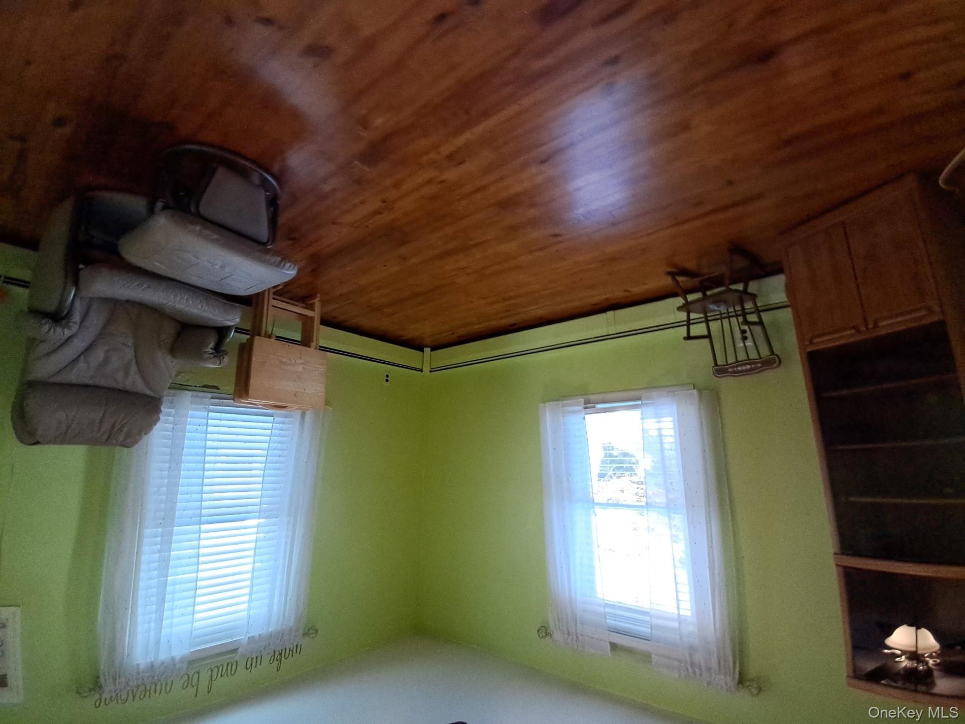 78 E Seacrest Avenue, Lindenhurst, NY 11757